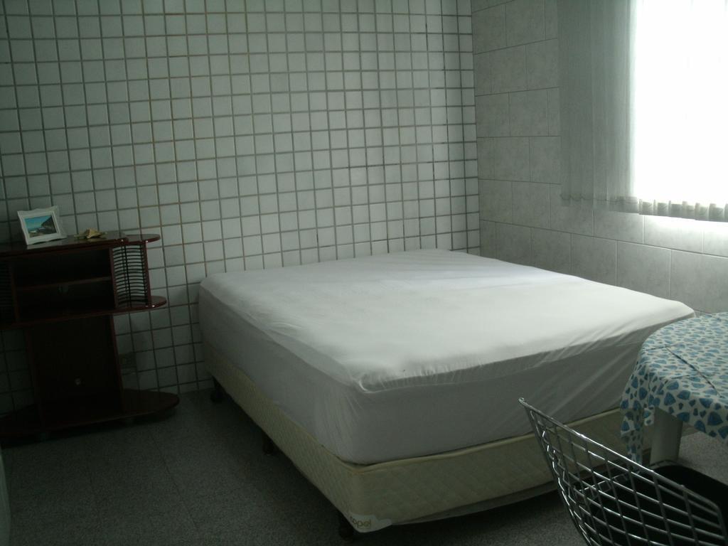 Quarto Triplo com Banheiro Privativo
